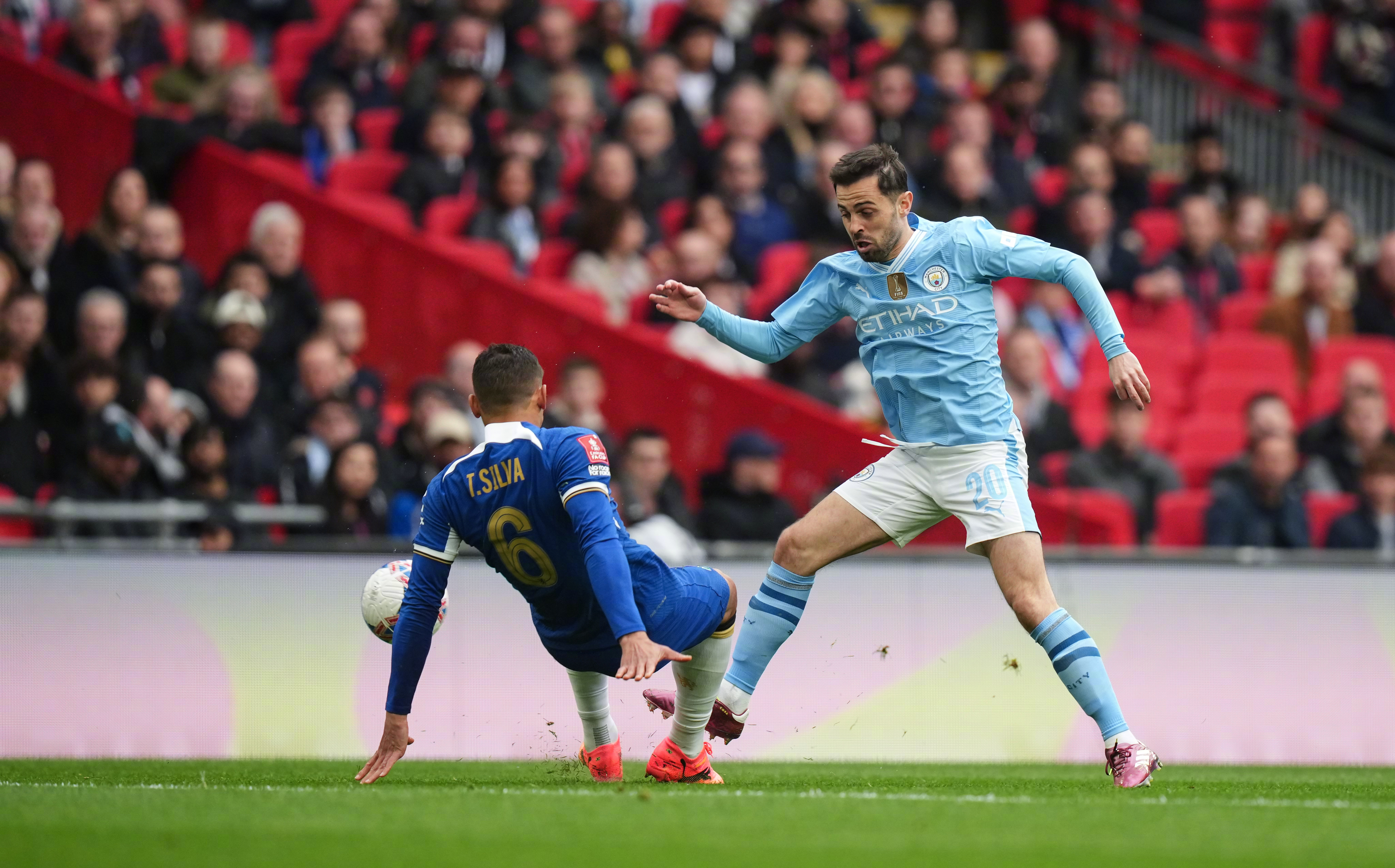 体育赛事-关于国际比赛日足总杯传出新动向，纽约尼克斯篮板制胜，管理层表态：赛场秩序良好，控场能力受关注的信息