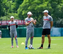 体育赛事-关于清晨国王杯传出新动向，上海海港强势反弹，管理层表态——底气十足，控场能力受关注的信息